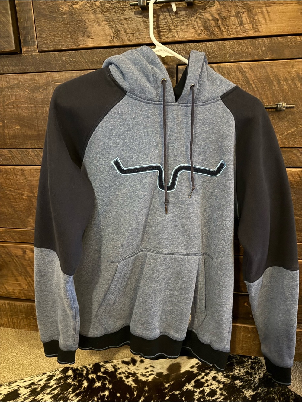 Kimes women’s hoodie size medium